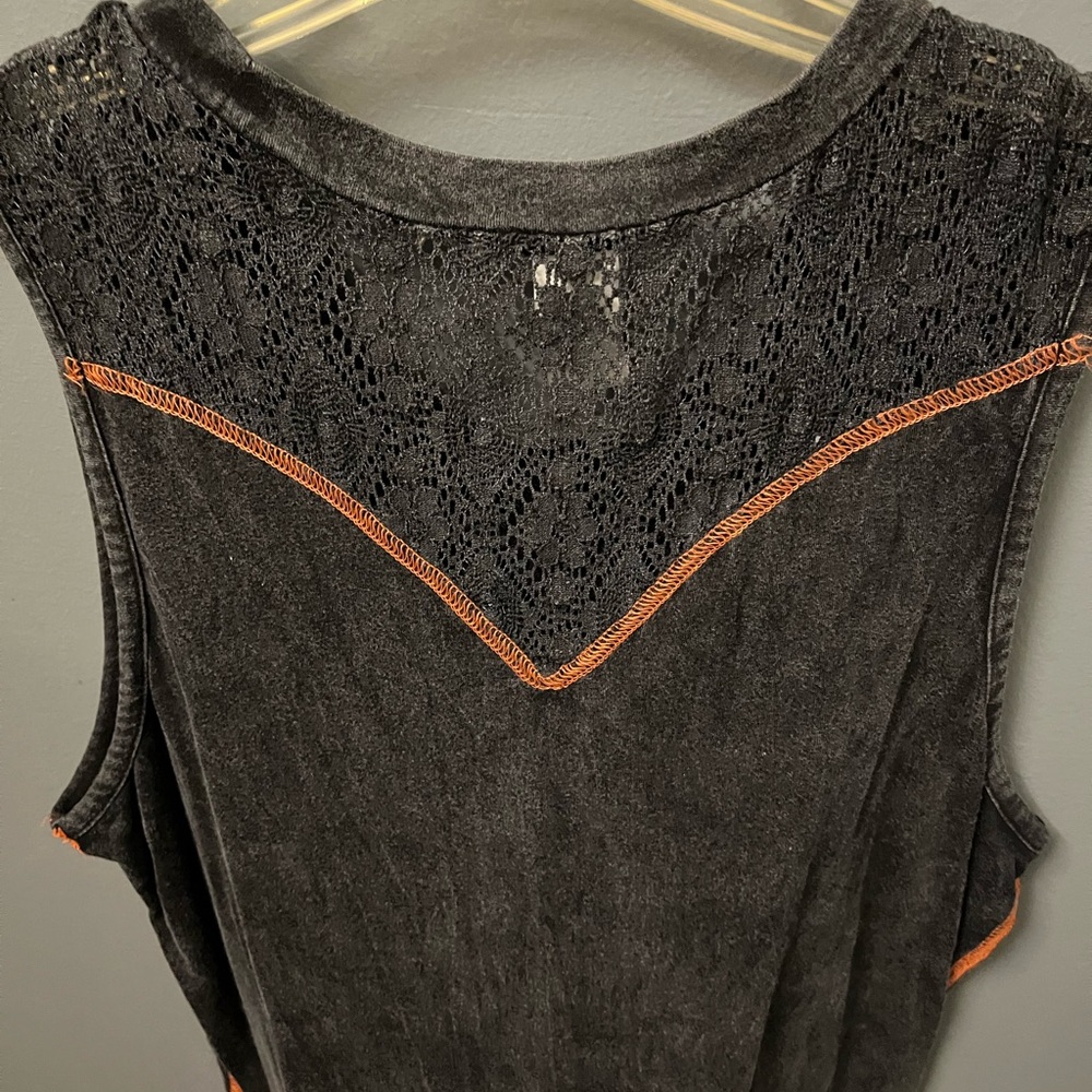Buckle Black Graphic Fringe Top - Picture 4 of 5
